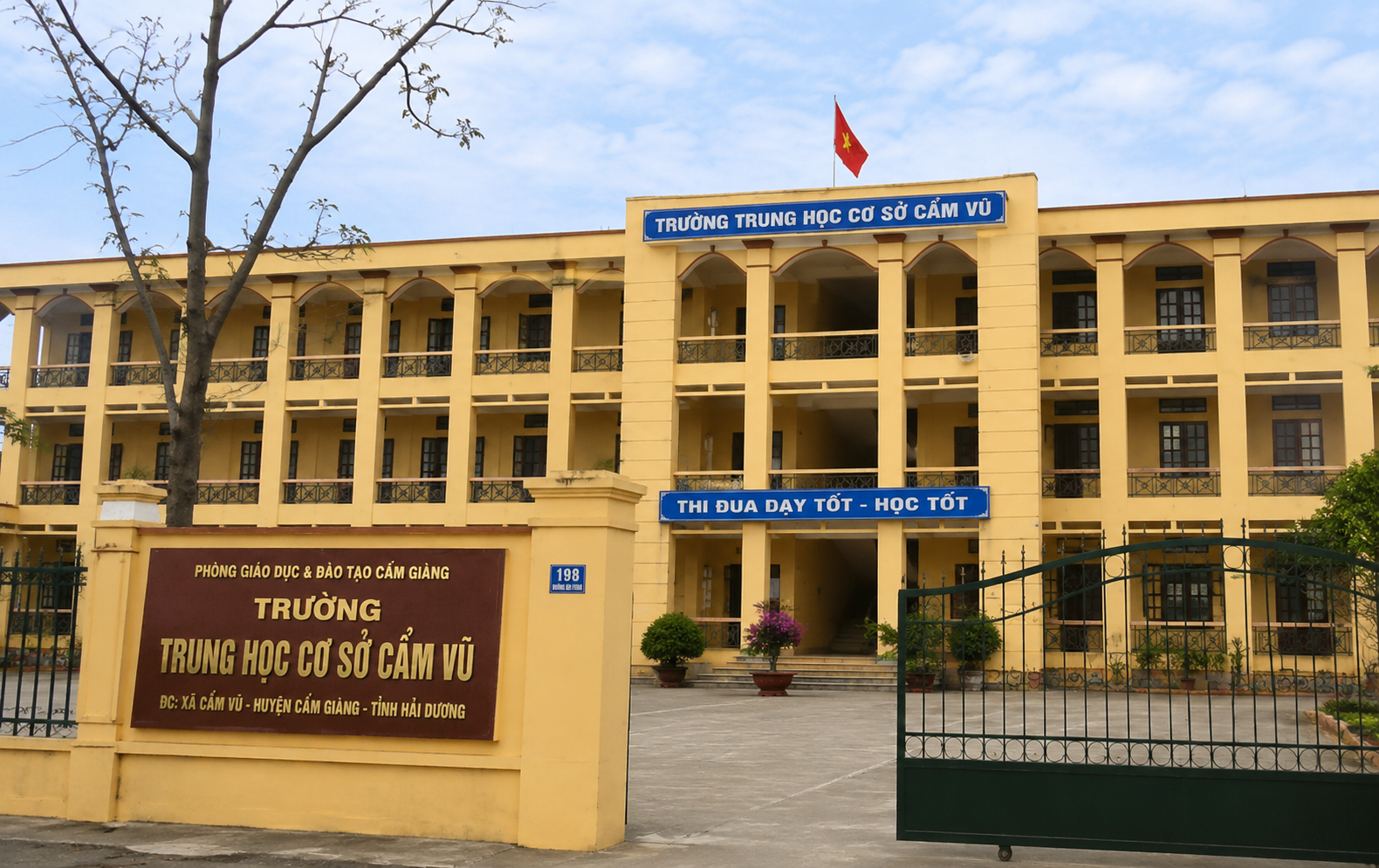 Trường THCS Tiền Trung